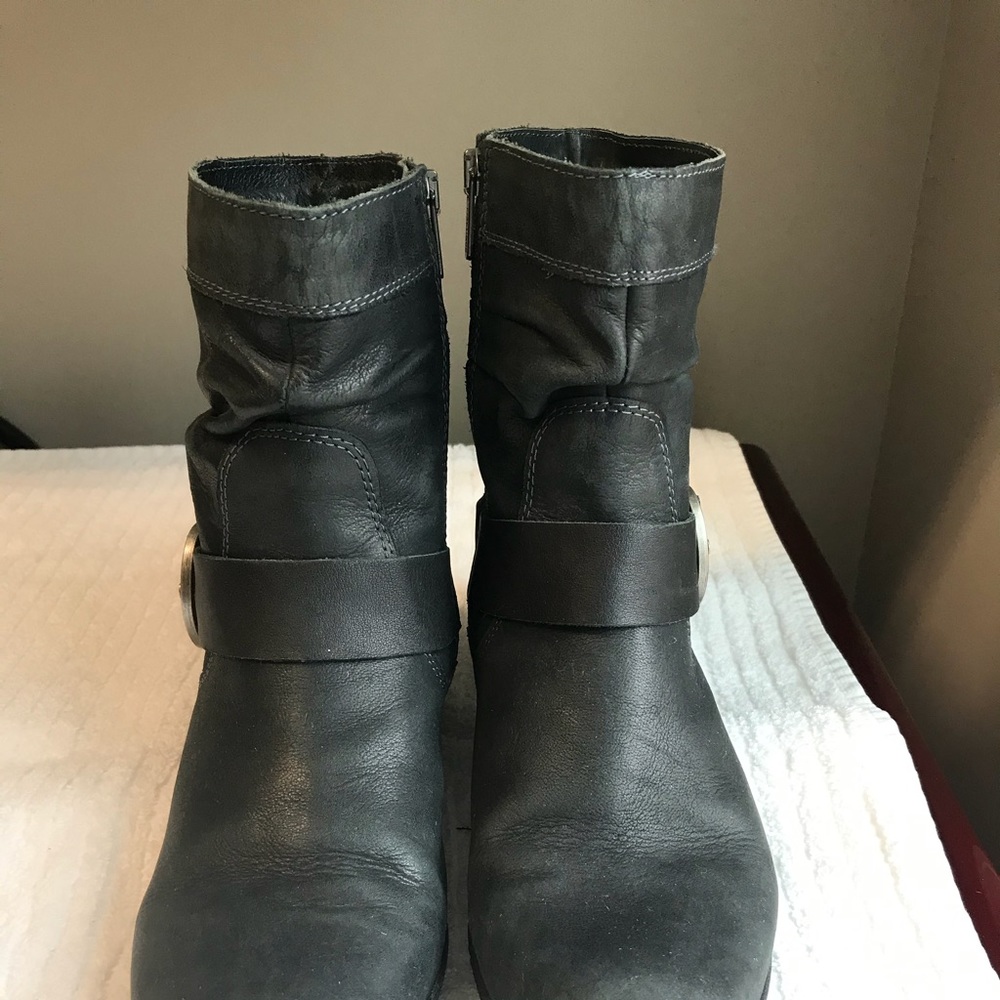 Pikolinos Brujas black leather boot